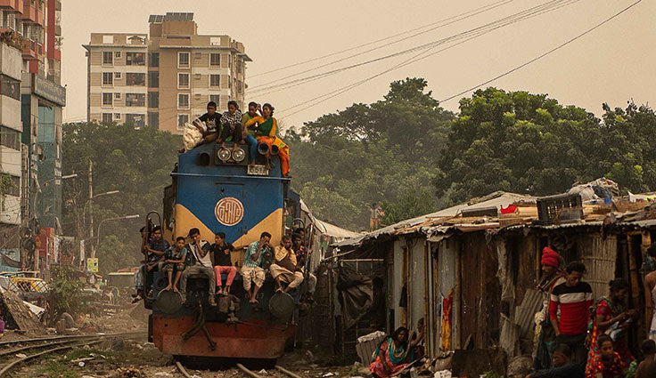 people-finding-a-seat-on-a-passing-train.jpg